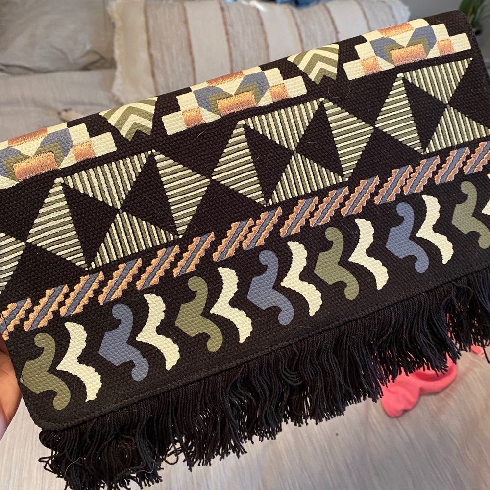 Clutch - Picture 4 of 4